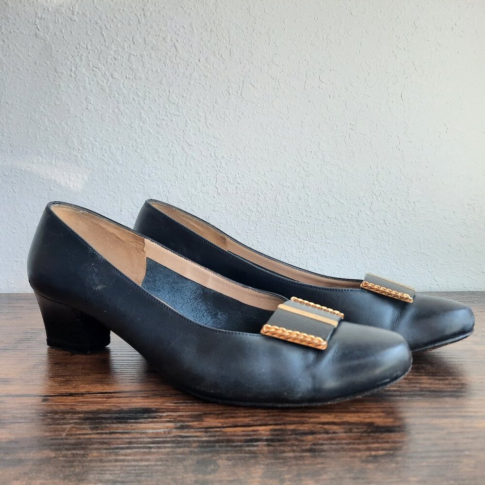 VTG Salvatore Ferragamo Black Leather low heel women shoes  6 1/2 B Gold Chain